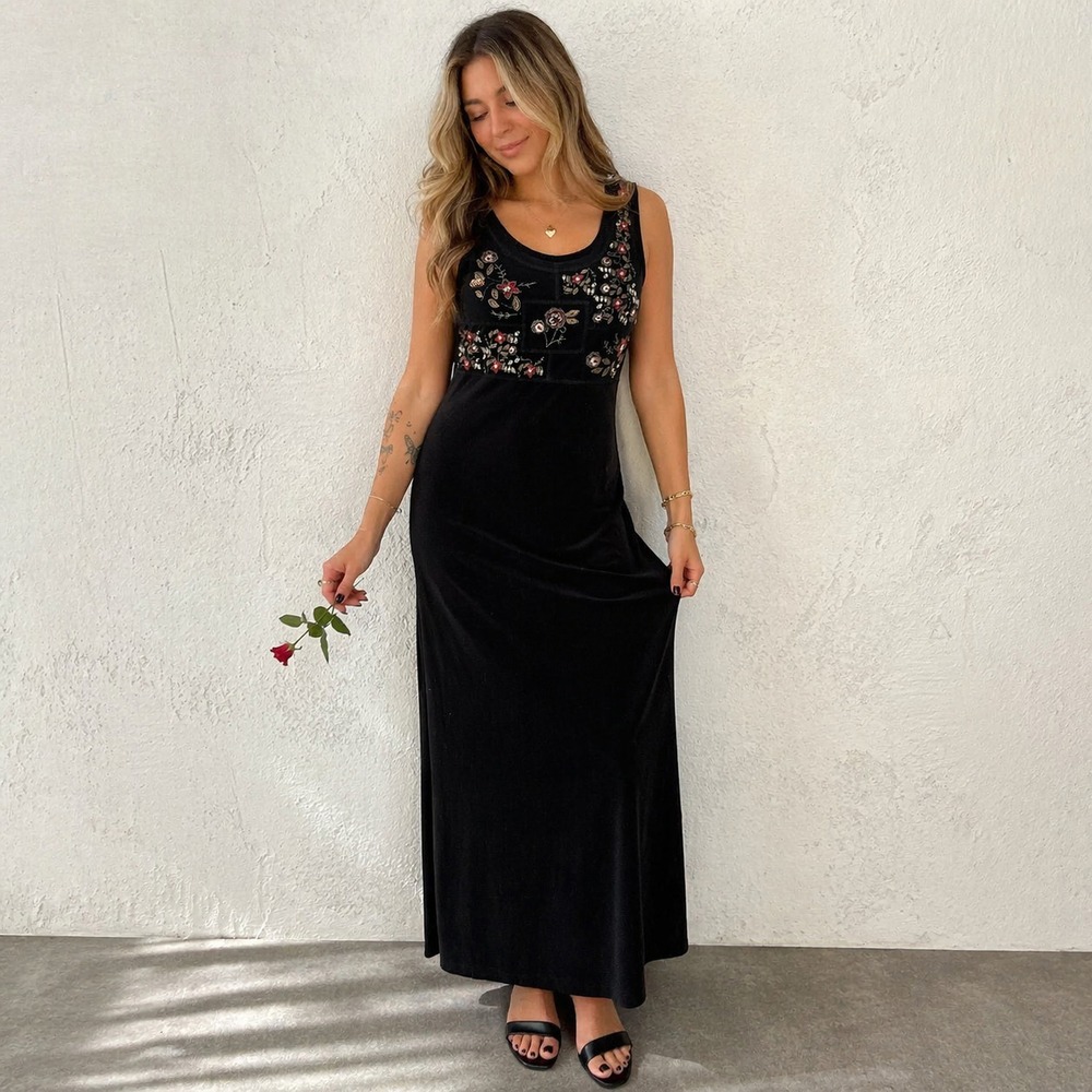 Vintage 90s White Stag Women's Floral Embroidered Sleeveless Maxi dress Small